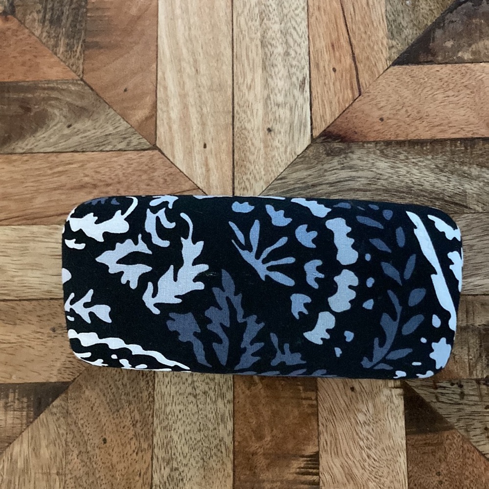 Vera Bradley case - Picture 2 of 5